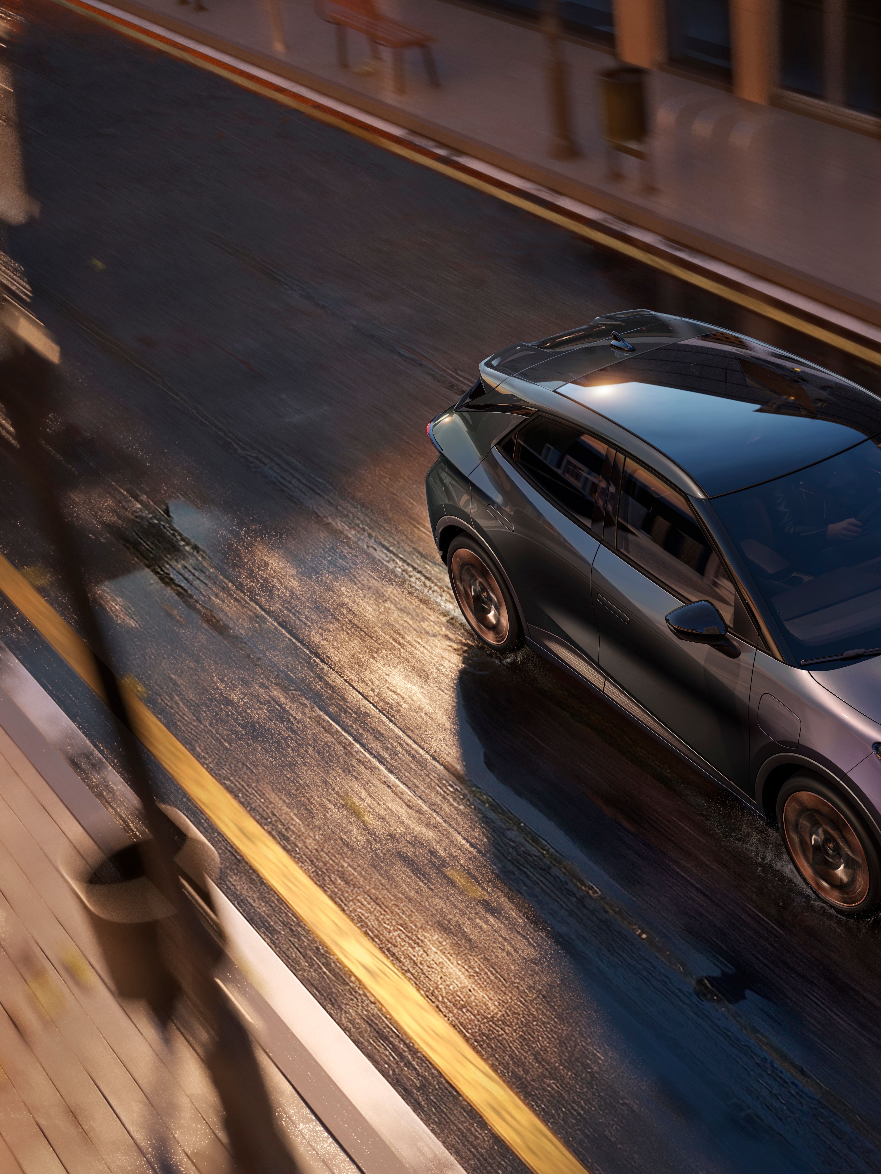 Záber na model CUPRA Raval VZ v odtieni plazma zhora.