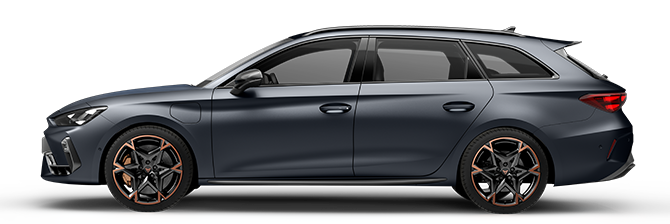 CUPRA Leon Sportstourer z bočného pohľadu na bielom pozadí.