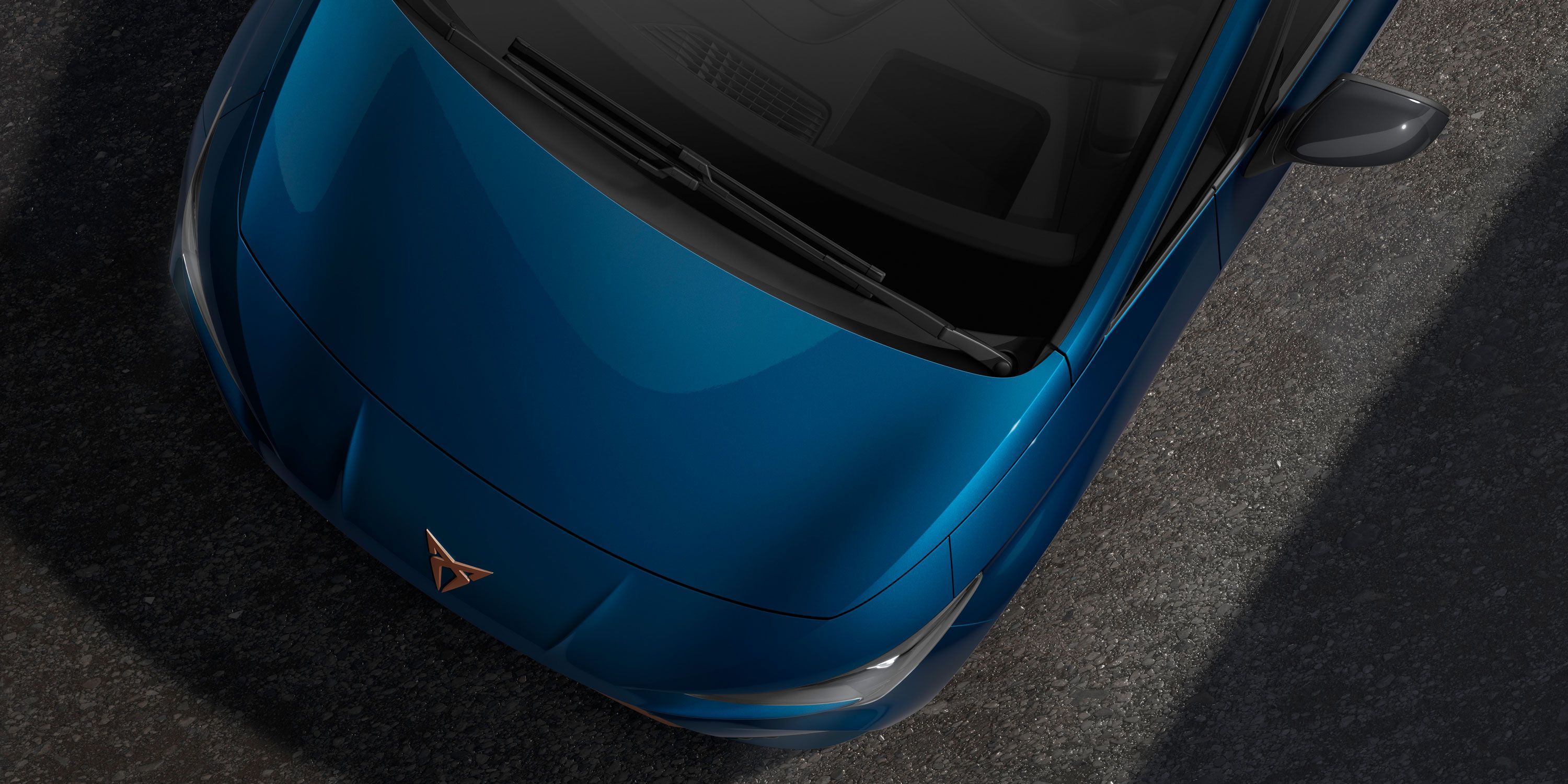 Detailný pohľad na model CUPRA Born v odtieni Lávová modrá metalíza.