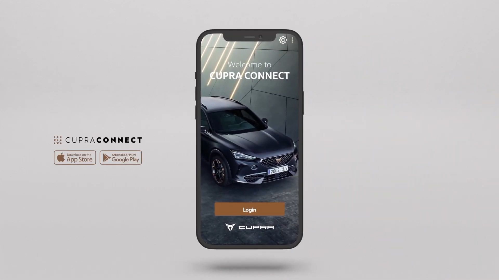 Na obrázku je zapnutý mobilný telefón zobrazujúci aplikáciu CUPRA. Na displeji je obrázok vozidla a text ako nastaviť nabíjanie a klimatizáciu. 