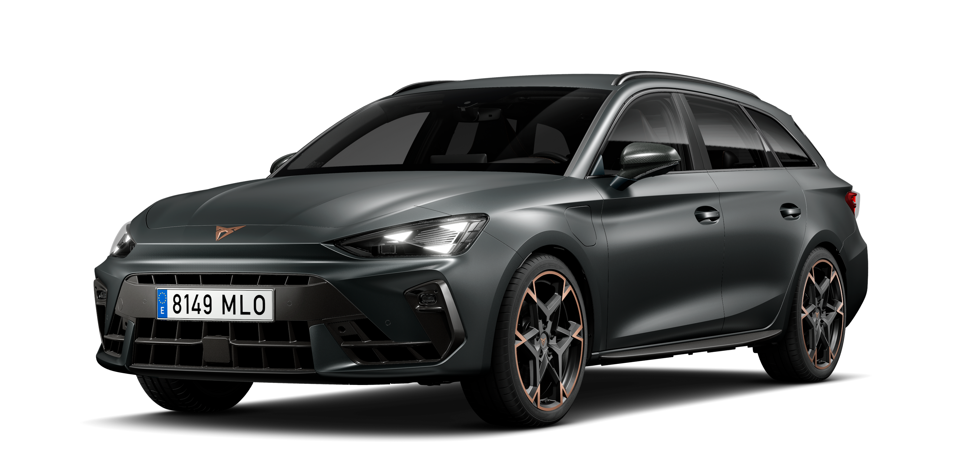 CUPRA Leon Sportstourer na bielom pozadí.