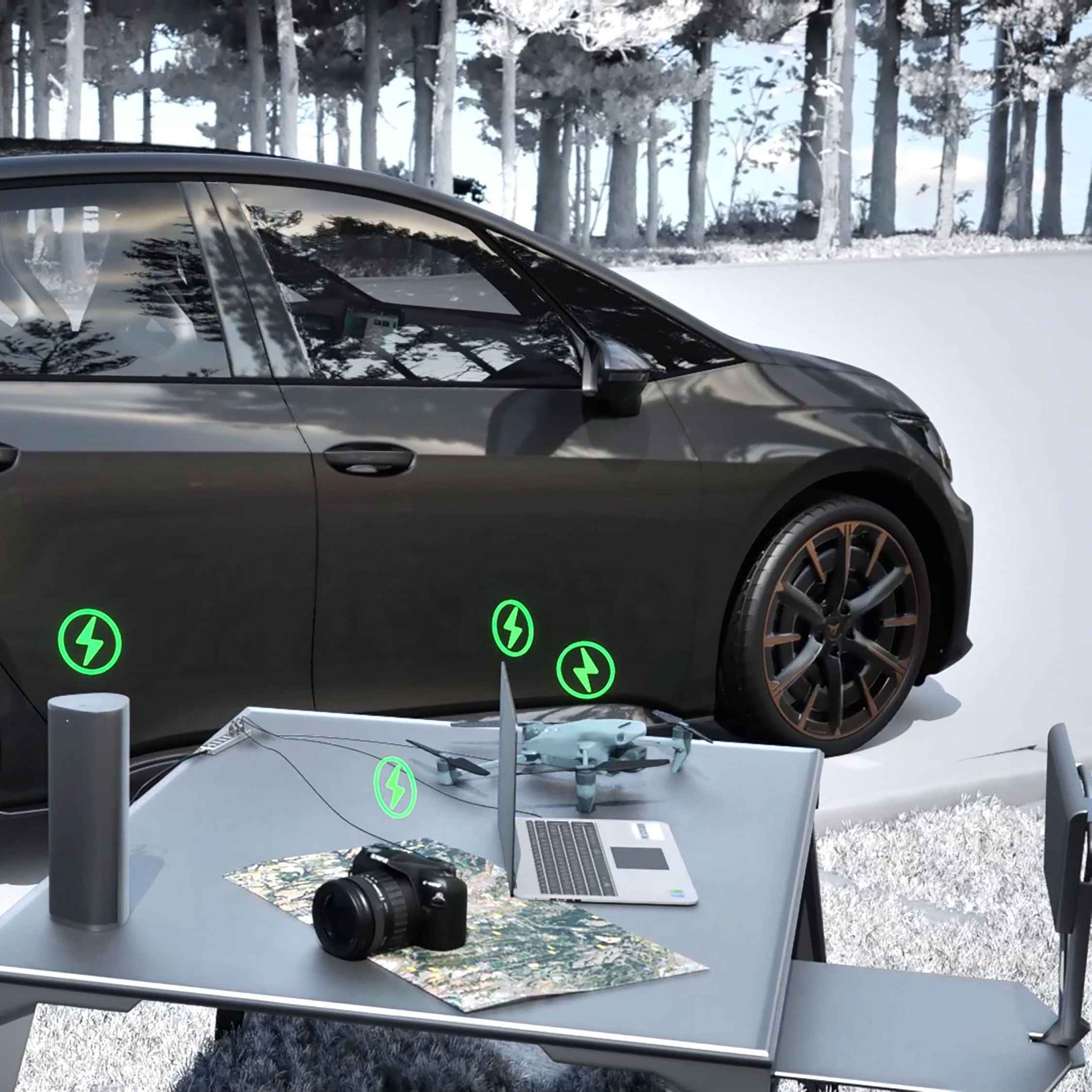 CUPRA Born VZ v sivom odtieni Timanfaya, zaparkovaná von, prezentuje funkciu Vehicle-to-Load.