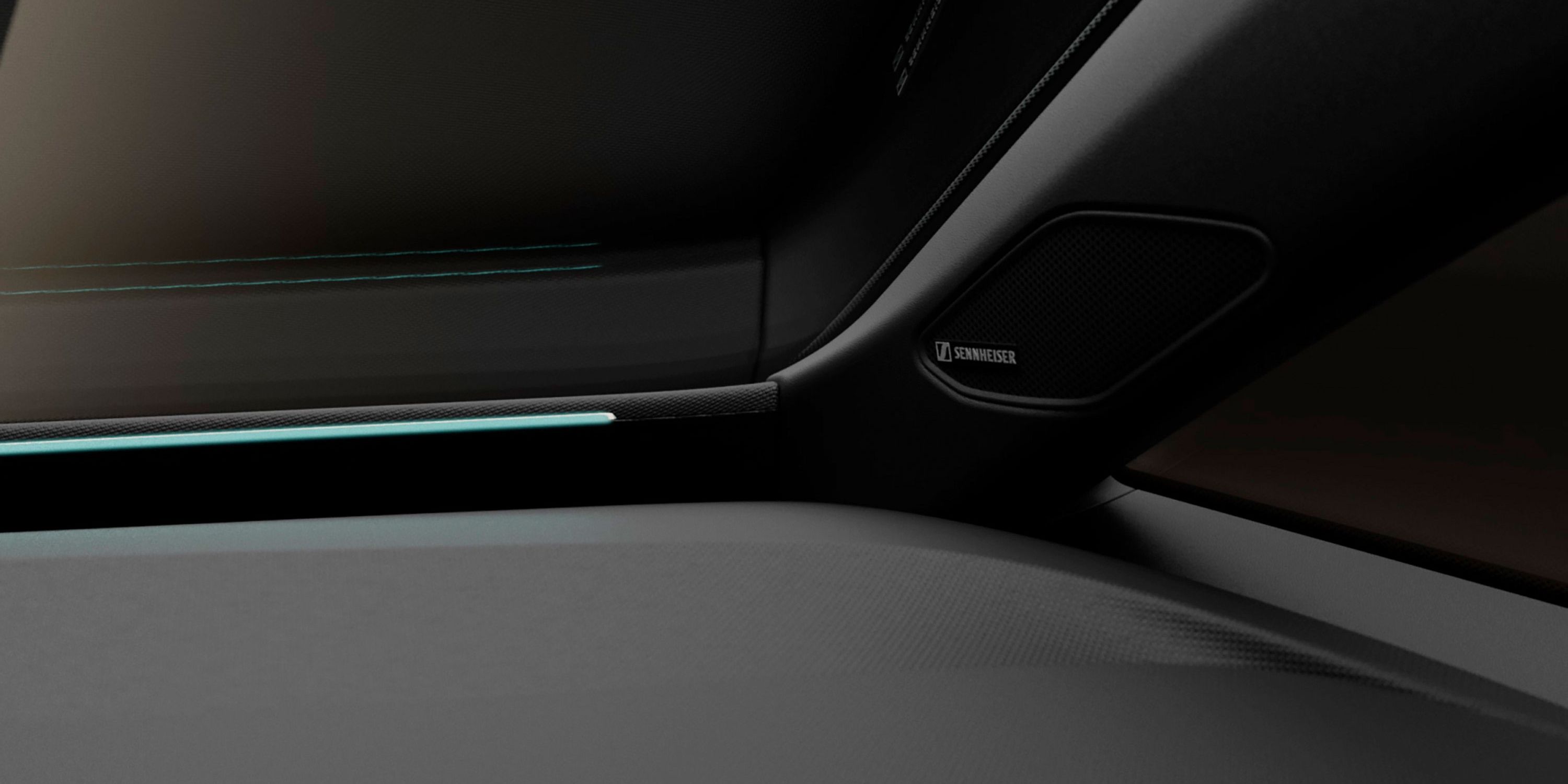 Interiér vozidla CUPR audio systémom Sennheiser a osvetlením Smartlight.
