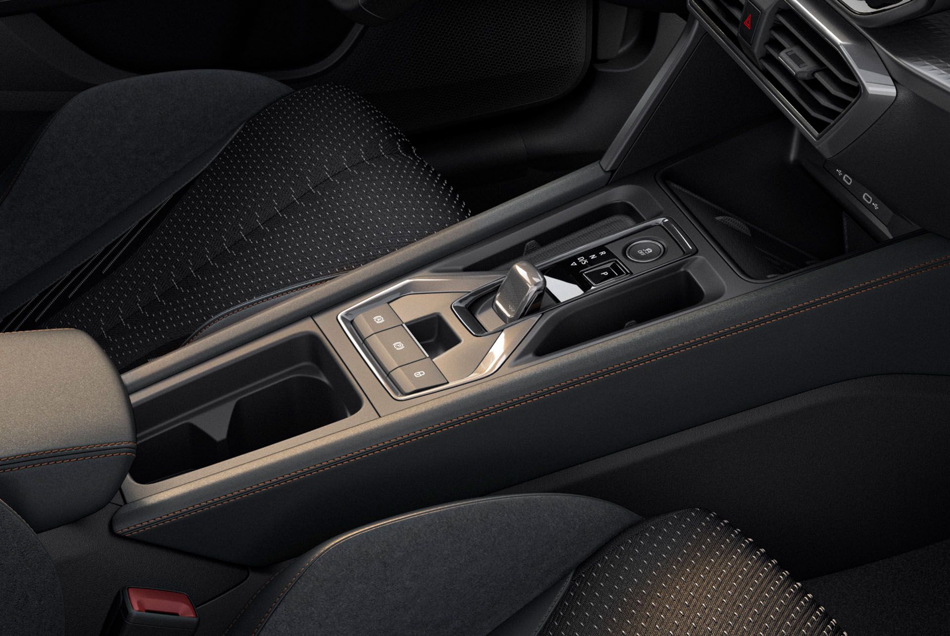 Detail interiéru CUPRA Formentor 2024 pohľad na stredovú konzolu vo vozidle, dizajn interiéru.
