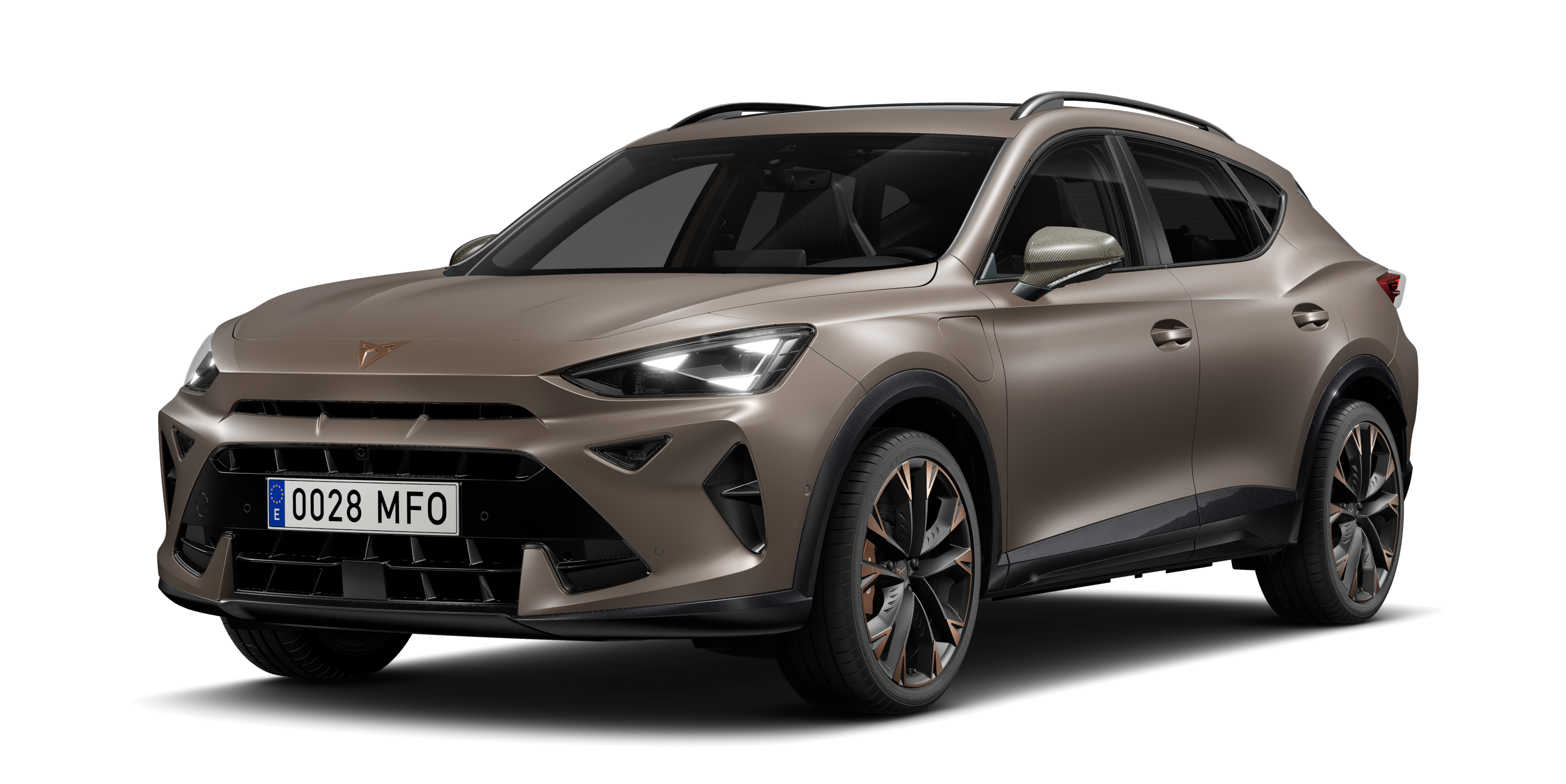 Hnedý CUPRA Formentor na bielom pozadí.