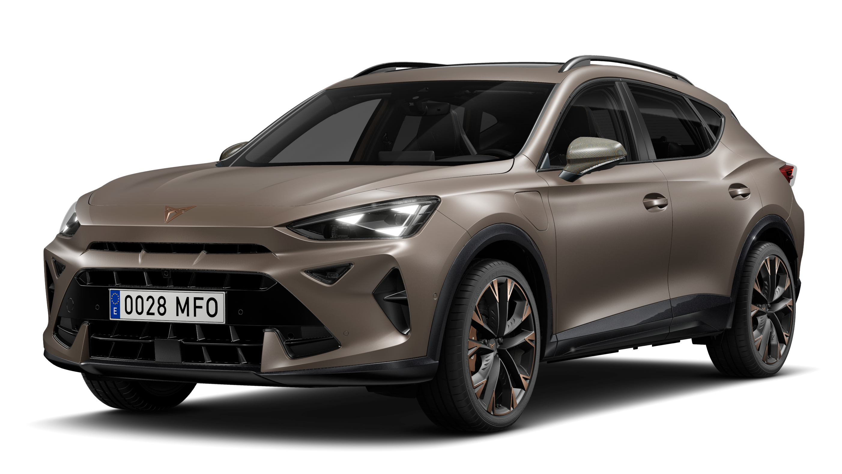 Hnedý CUPRA Formentor na bielom pozadí.