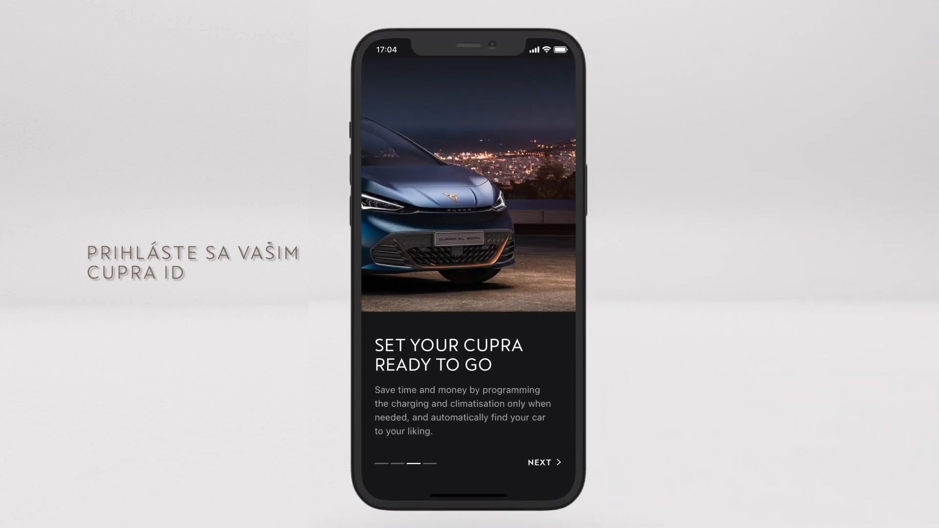 Na obrázku je zapnutý mobilný telefón zobrazujúci aplikáciu CUPRA. Na displeji je obrázok vozidla a text ako nastaviť nabíjanie a klimatizáciu. Naľavo od telefónu je nápis "PRIHLÁSTE SA VAŠÍM CUPRA ID."