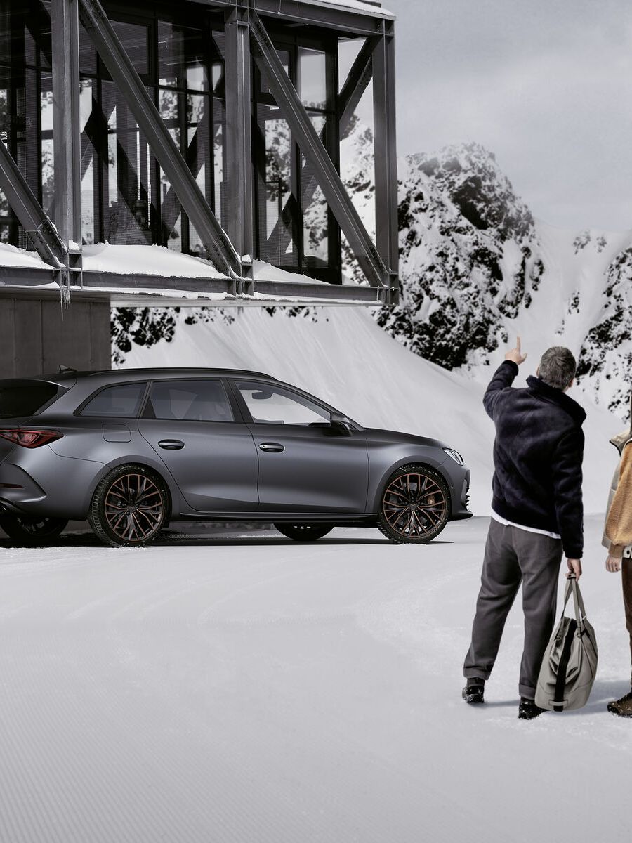 Blick von oben auf einen Cupra Leon